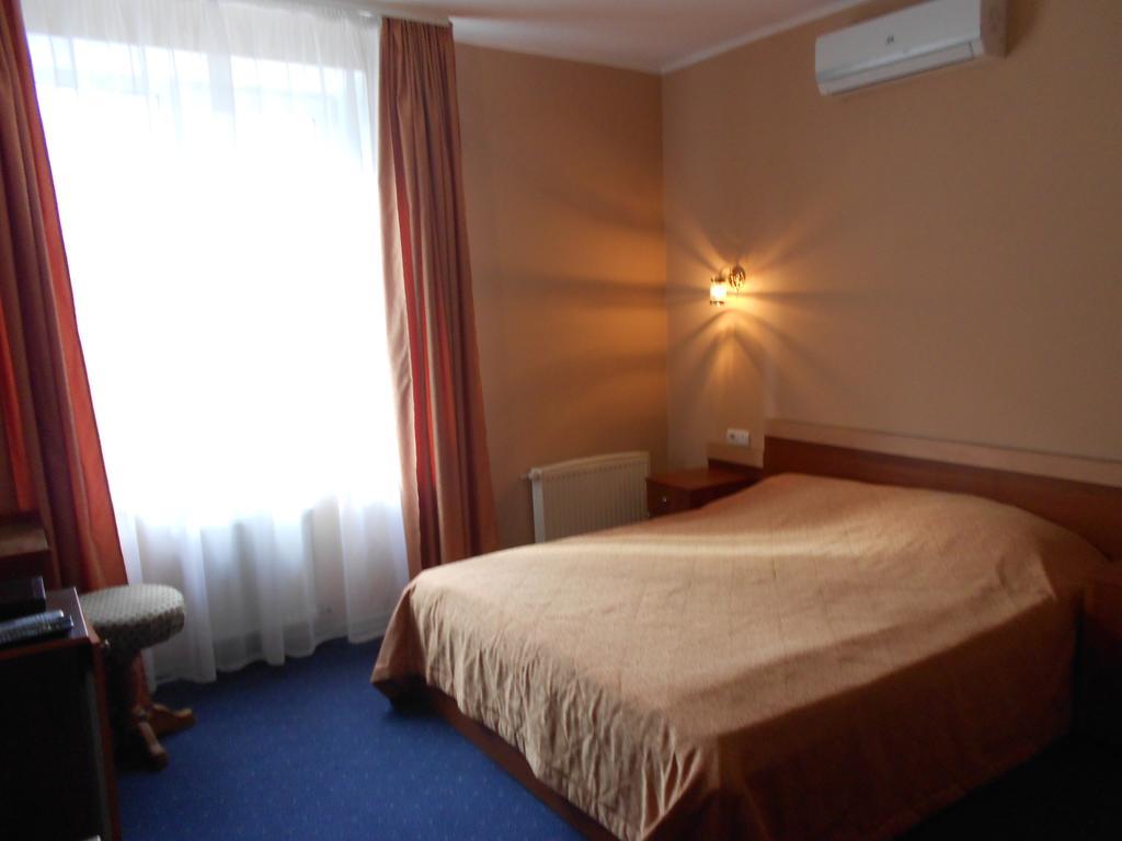 Galant Hotel Boryspilʼ Buitenkant foto