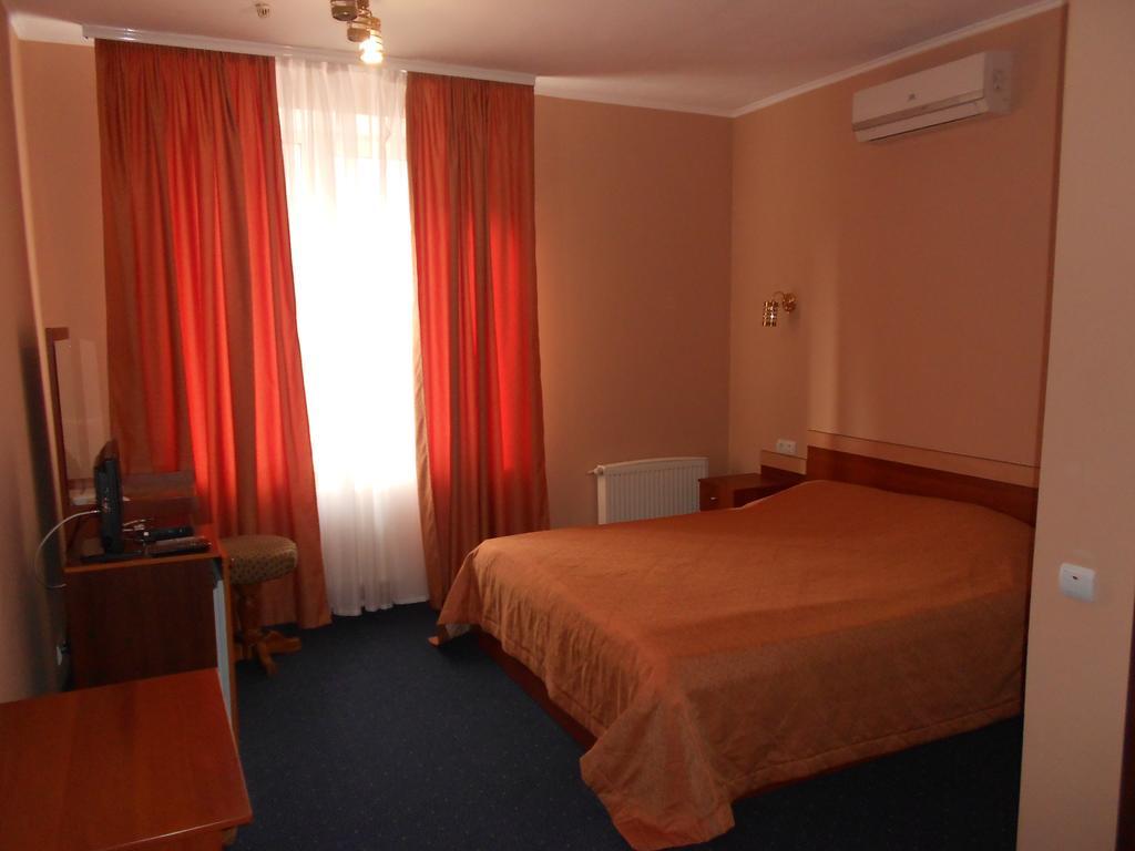 Galant Hotel Boryspilʼ Buitenkant foto