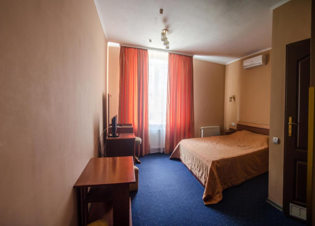 Galant Hotel Boryspilʼ Buitenkant foto