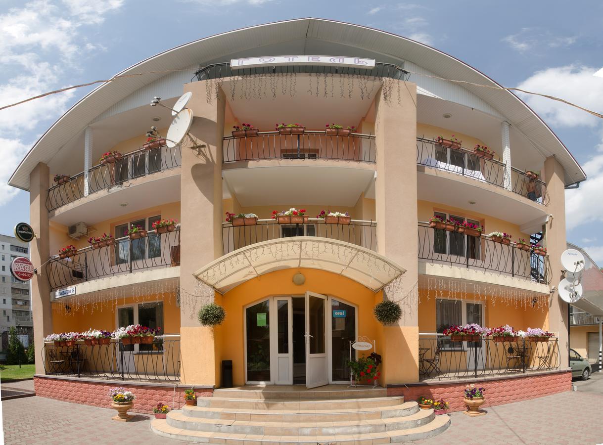 Galant Hotel Boryspilʼ Buitenkant foto