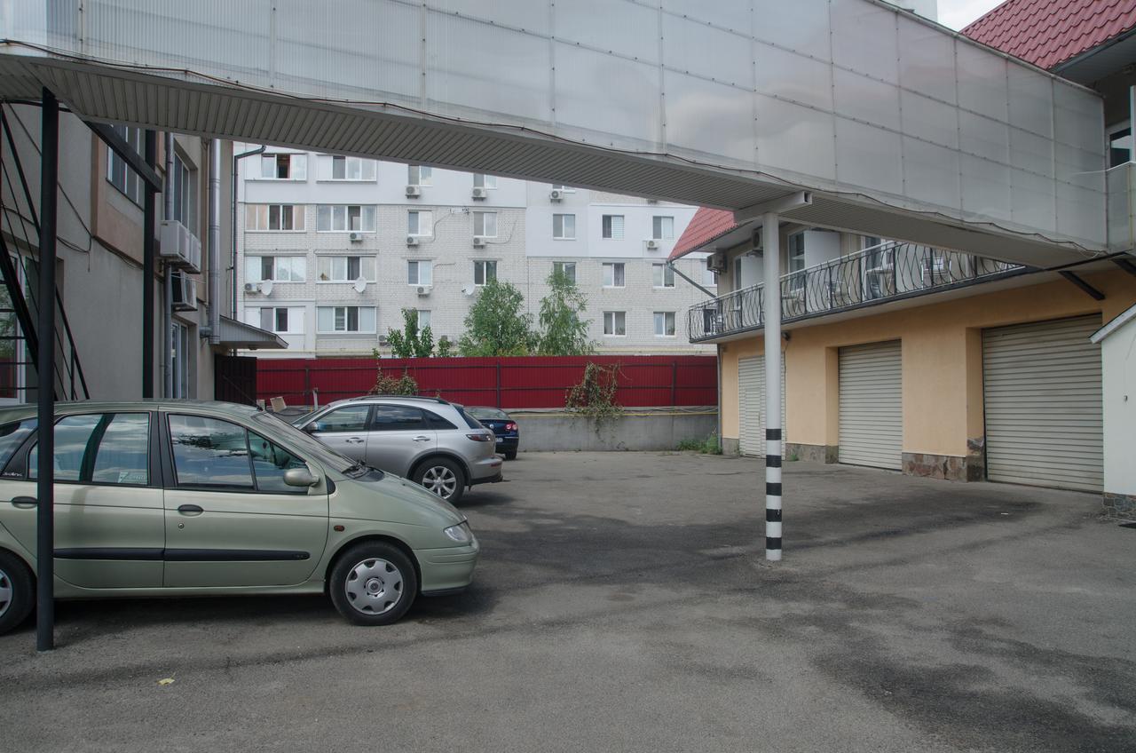 Galant Hotel Boryspilʼ Buitenkant foto