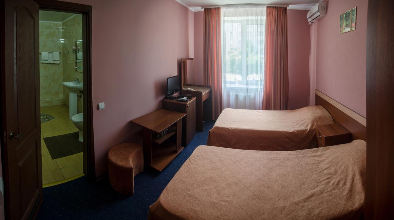 Galant Hotel Boryspilʼ Buitenkant foto