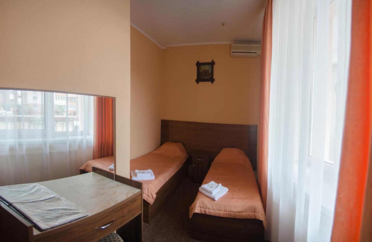 Galant Hotel Boryspilʼ Buitenkant foto